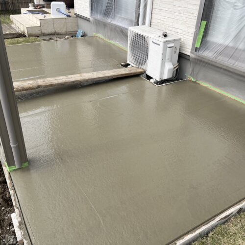 土間コンクリート打設です。