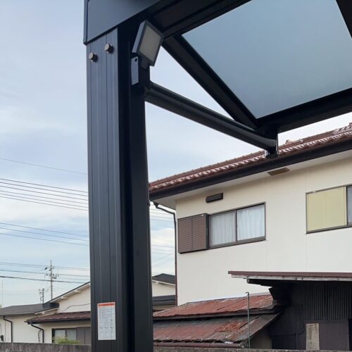 カーポートライト設置です。