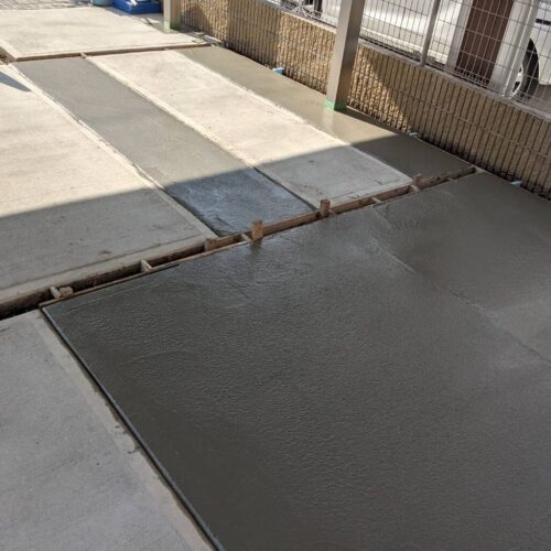 土間コンクリート打設です。