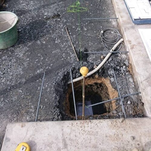 アンカーの打ち込みです。