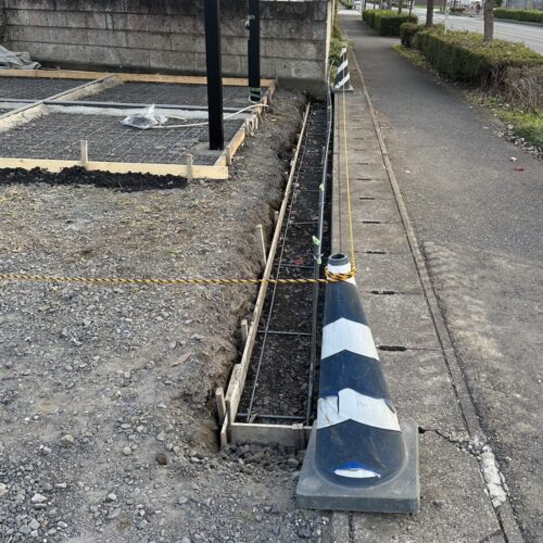 ブロックベースコンクリート下地と鉄筋組みです。