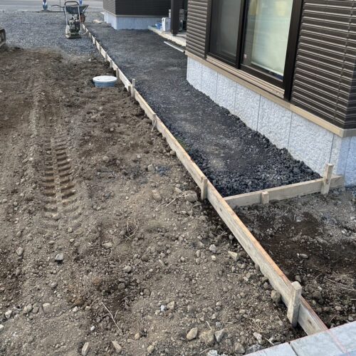 犬走り下地の枠組みです。