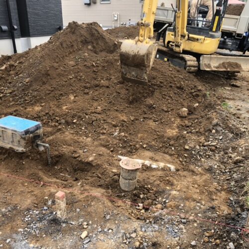 駐車場部分の掘削作業となります 駐車場部分の掘削作業となります