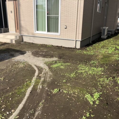 本日は工事着工前のご近隣へのご挨拶へお伺いさせて頂きました。お待たせ致しました、外構工事着工となります。