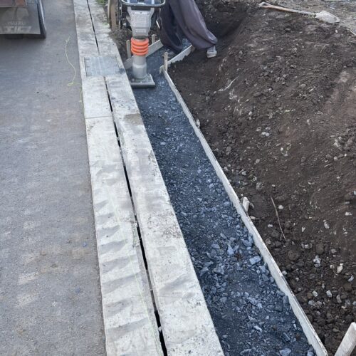 砕石転圧状況です。