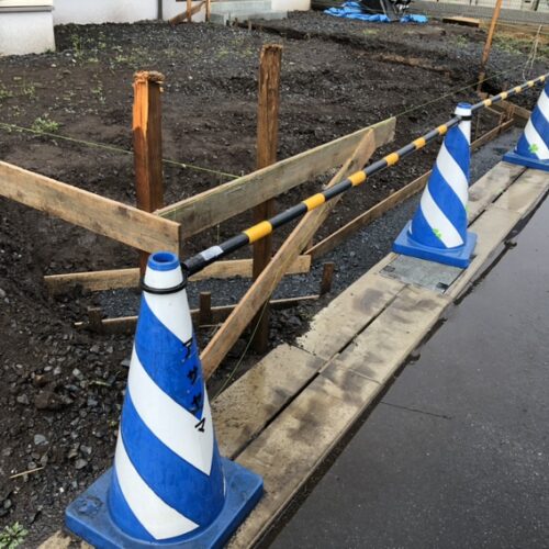 本日は朝から雨模様の為、工事作業はお休みとなります。