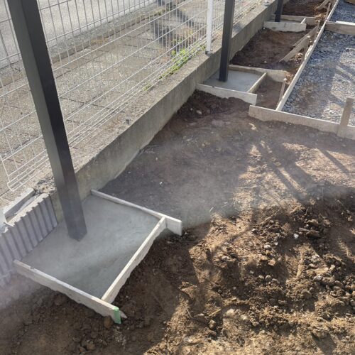 フェンス施工状況です。