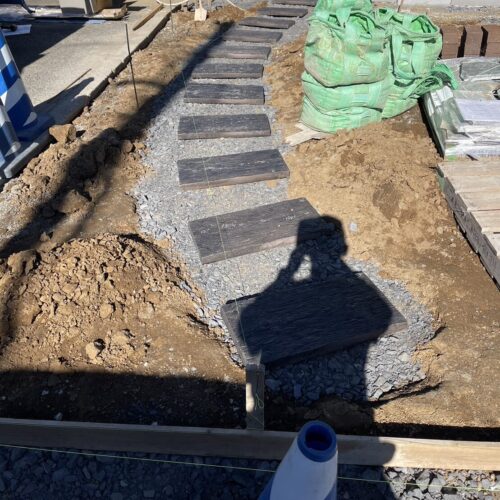 アプローチ飛石施工状況です。