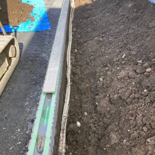 照明の為の配管埋設作業となります。