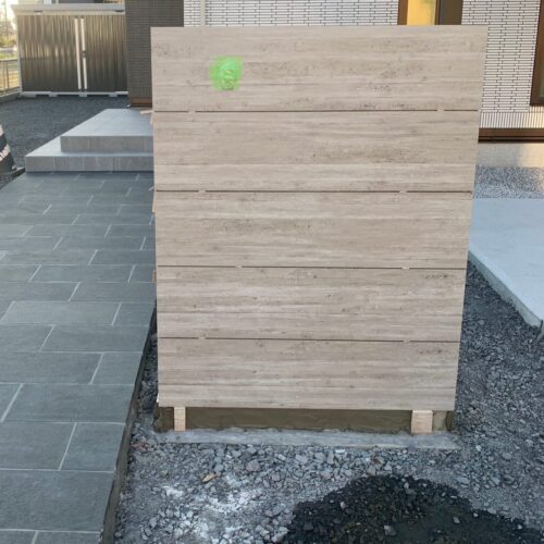 門柱タイル貼りです。