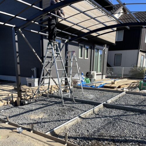 カーポート組立状況です。