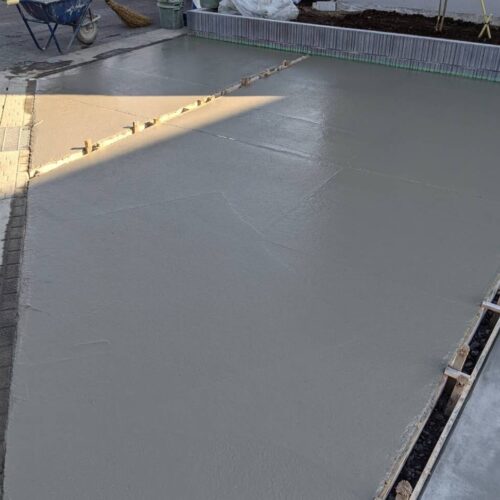 土間コンクリート打設です。