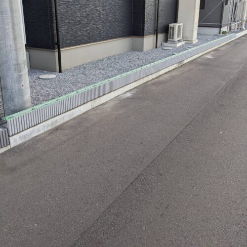 ブロック積みです。