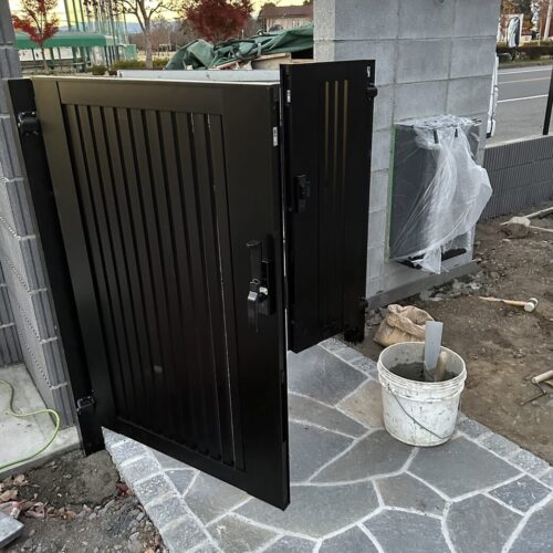 両開き門扉施工です。