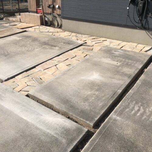 自然石の乱張り作業となります。