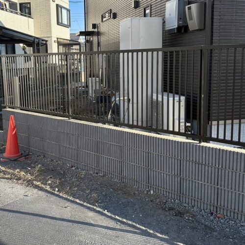 フェンス取り付けです。