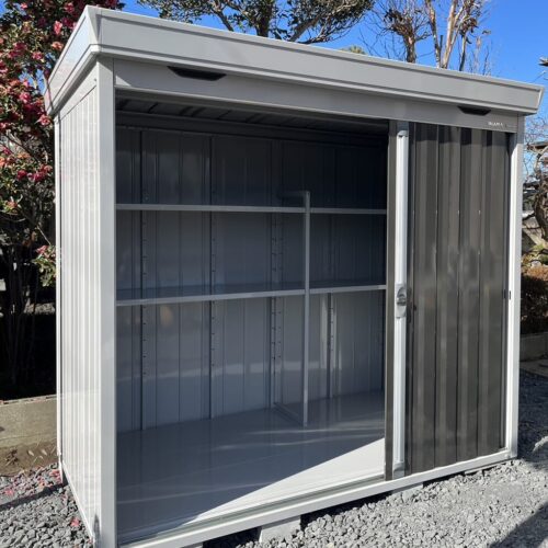 物置組立です。