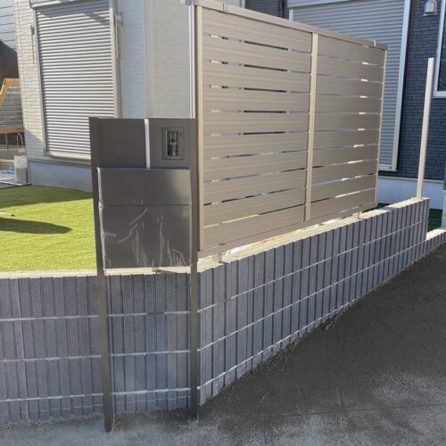 フェンス施工状況です。