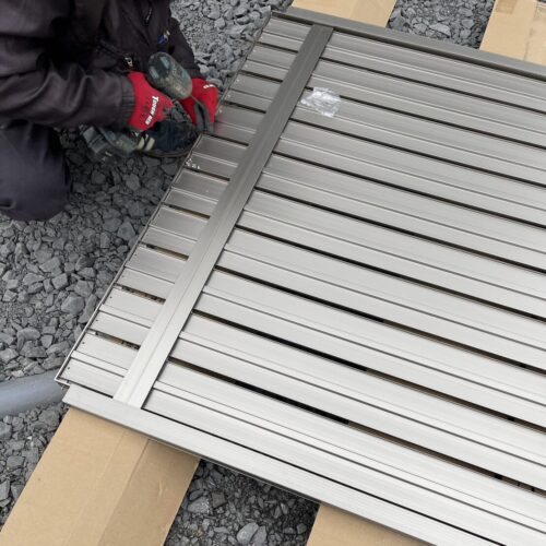 アルミフェンスの加工です