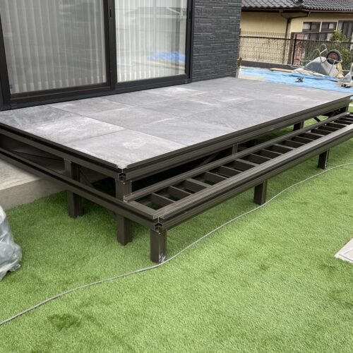 引き続きデッキ組立になります