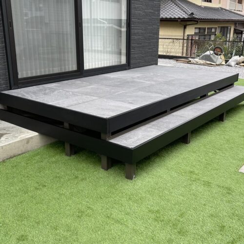 デッキ工事完了です。