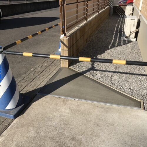 土間コンクリートの打設後の養生となります。