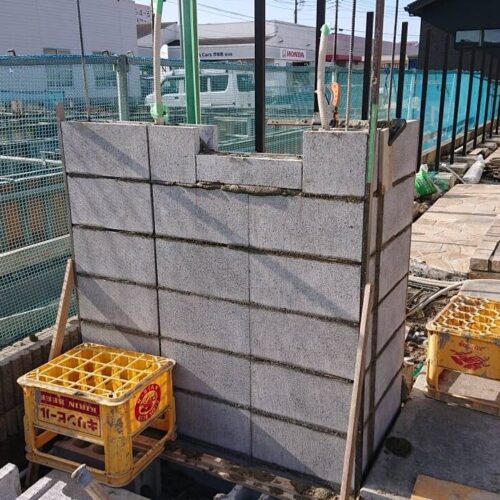 門袖ブロック積みです。