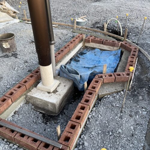 花壇レンガ施工です。