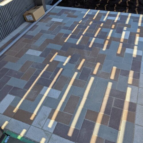 インターロッキング作業です。