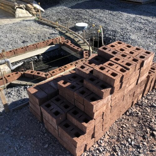 レンガ積み作業となります。