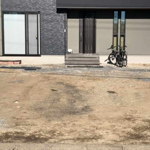 本日は工事着工前のご近隣へのご挨拶へお伺いさせて頂きました。お待たせ致しました外構工事着工となります。