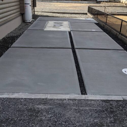 土間枠のバラシと砕石入れです。