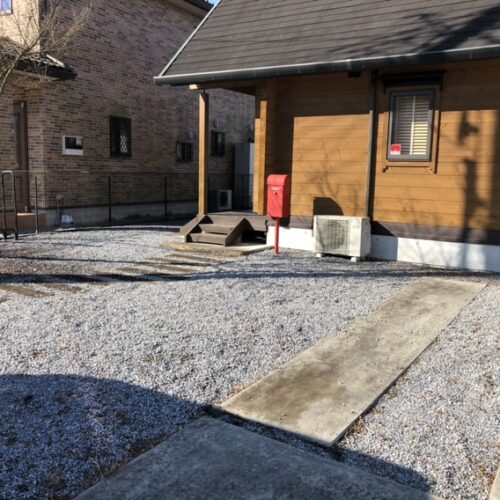 工事着工前のご近隣へのご挨拶へお伺いさせて頂きました。お待たせ致しましたお庭とカーポート工事着工となります