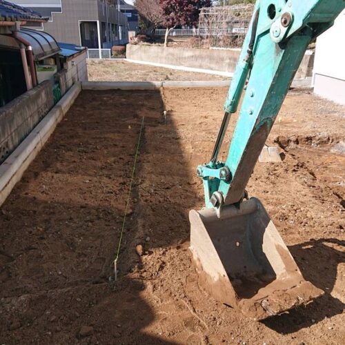 お庭の掘削作業です