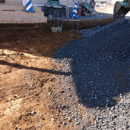 駐車場部分の掘削です。