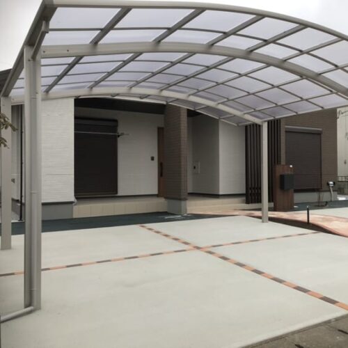 駐車場土間コンクリートの養生完了となります。ありがとうございました。