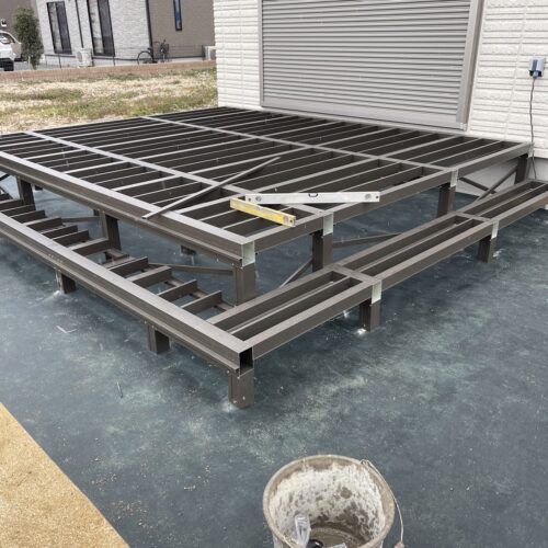 タイルデッキ組立状況です。