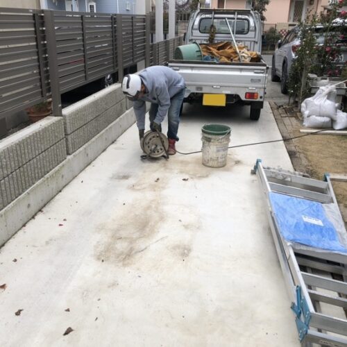 カーポート設置工事となります。準備段取りをして作業開始です。