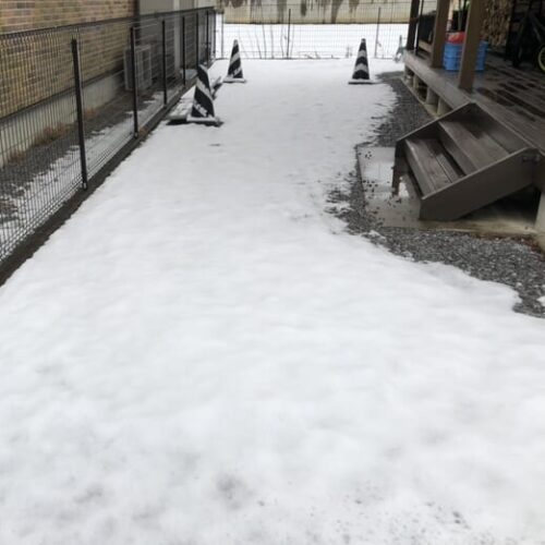 昨日の雪が解けずに本日の工事作業はお休みとなります。