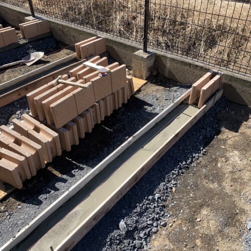 花壇ブロック積みです。