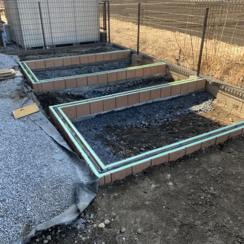 ブロック天端均しです。