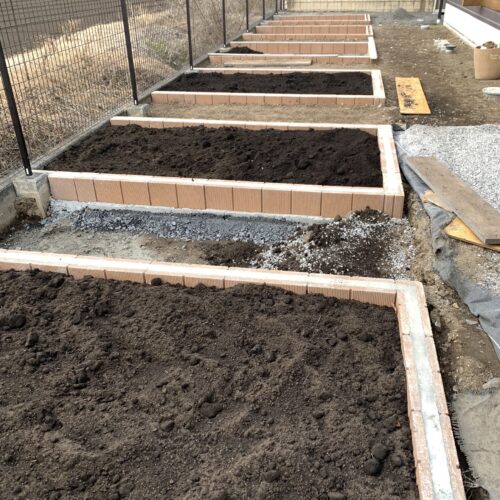 花壇黒土入れです。