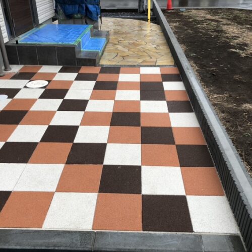 本日は朝から雪混じりの雨の為、工事作業はお休みとなります。