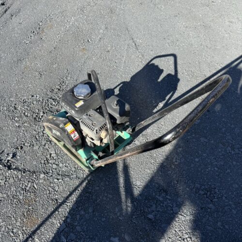 人工芝下砕石転圧です。