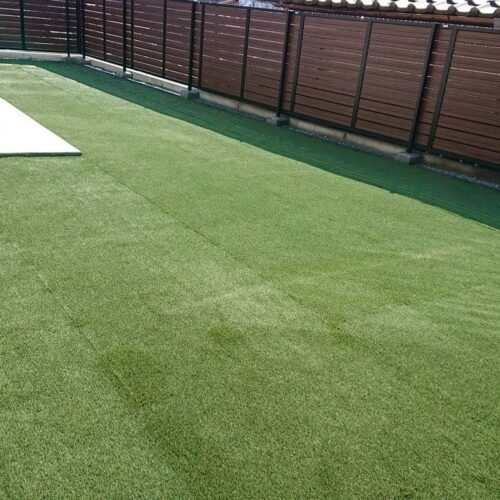 人工芝の施工です。