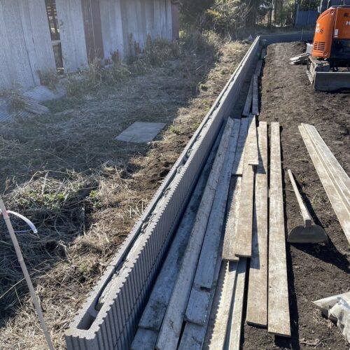 ブロック組積みです。