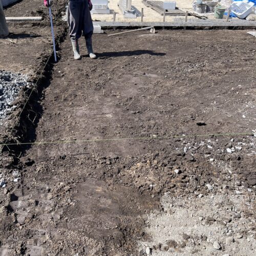 駐車場土間コンクリート掘削床付け状況です。