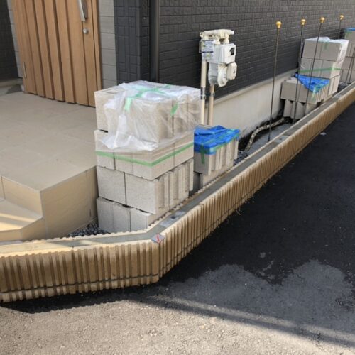 朝からの雪混じりの雨も止んで参りましたが本日の工事作業は休工となります。