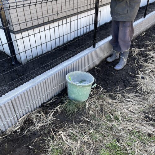 フェンス取付けです。