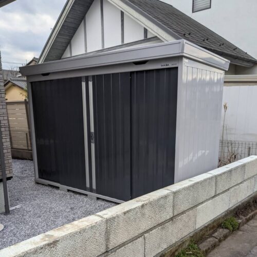 物置組立です。